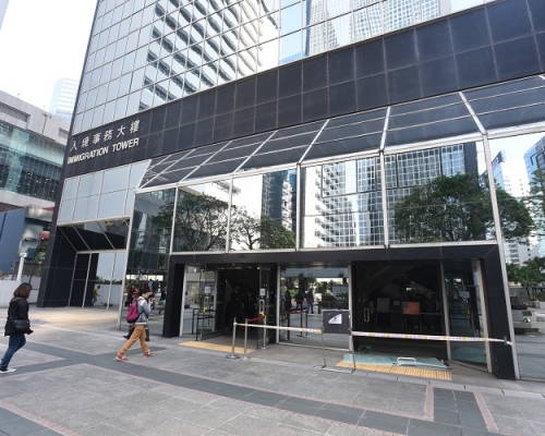 入境處舉報熱線今晚10時起服務受阻。資料圖片