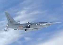 轟-6N掛「驚雷-1」空射核導彈首曝光。 轟-6N掛「驚雷-1」空射核導彈首曝光。