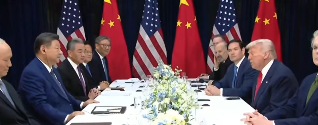 習近平與特朗普會晤,就中美關係及雙方共同關心的問題交換意見。 美聯社 習近平與特朗普會晤,就中美關係及雙方共同關心的問題交換意見。 美聯社