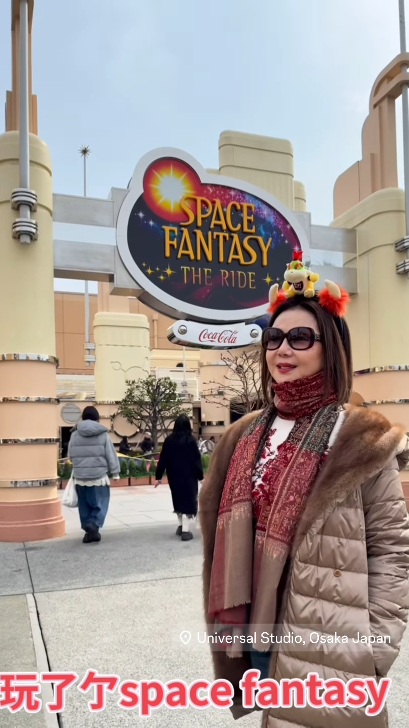 謝玲玲玩Space Fantasy後腳軟。