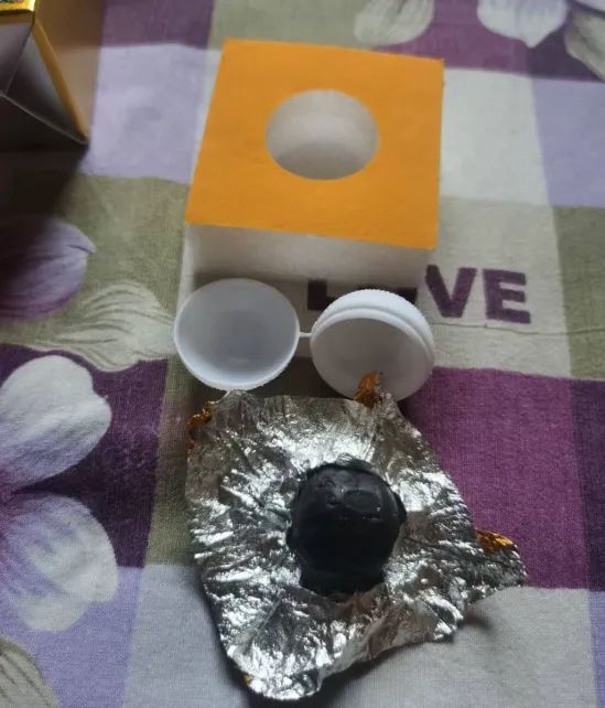 孟先生母亲当日购买的「神药」。大象新闻