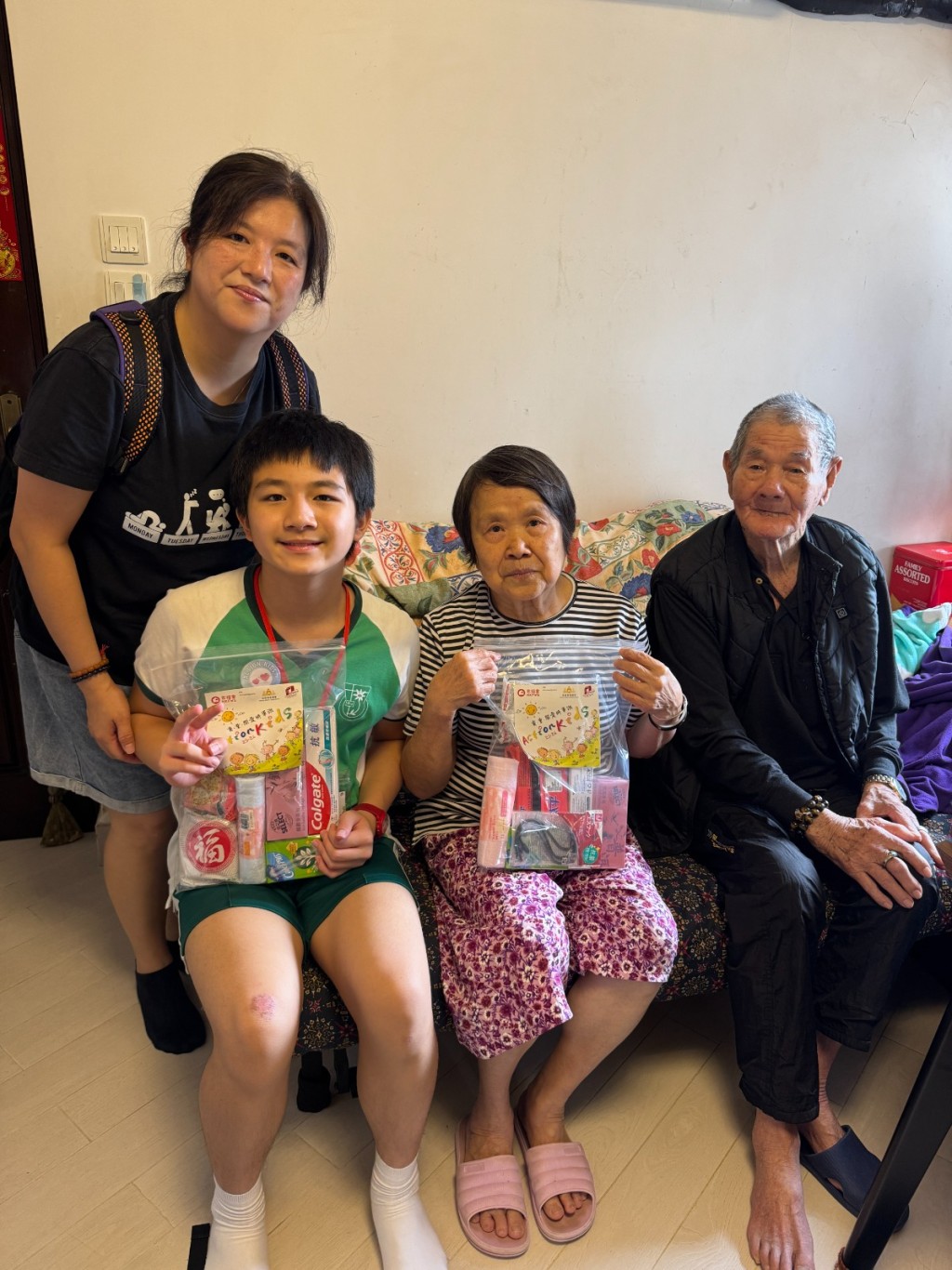 長者感受到溫暖與陪伴的同時，參與學生也在實踐中體會「老吾老以及人之老」的精神。