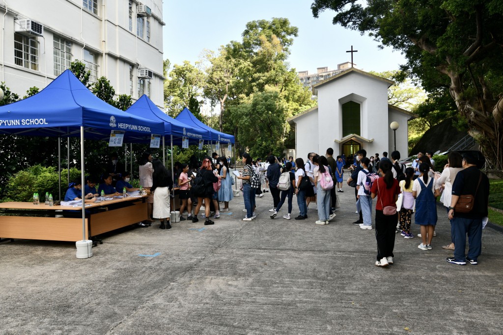 近期不少內地專才循「高才通」等計劃來港就業，子女可入讀獲政府津貼的直資及官津學校，與本地生看齊。