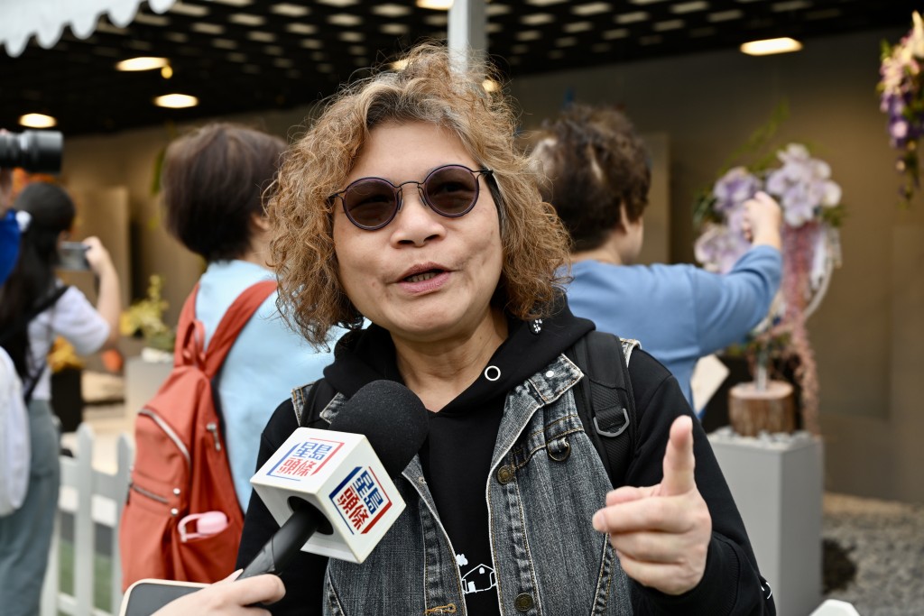 李女士表示，每年都會到花展參觀，認為今年展覽不錯，但稍比以往遜色。