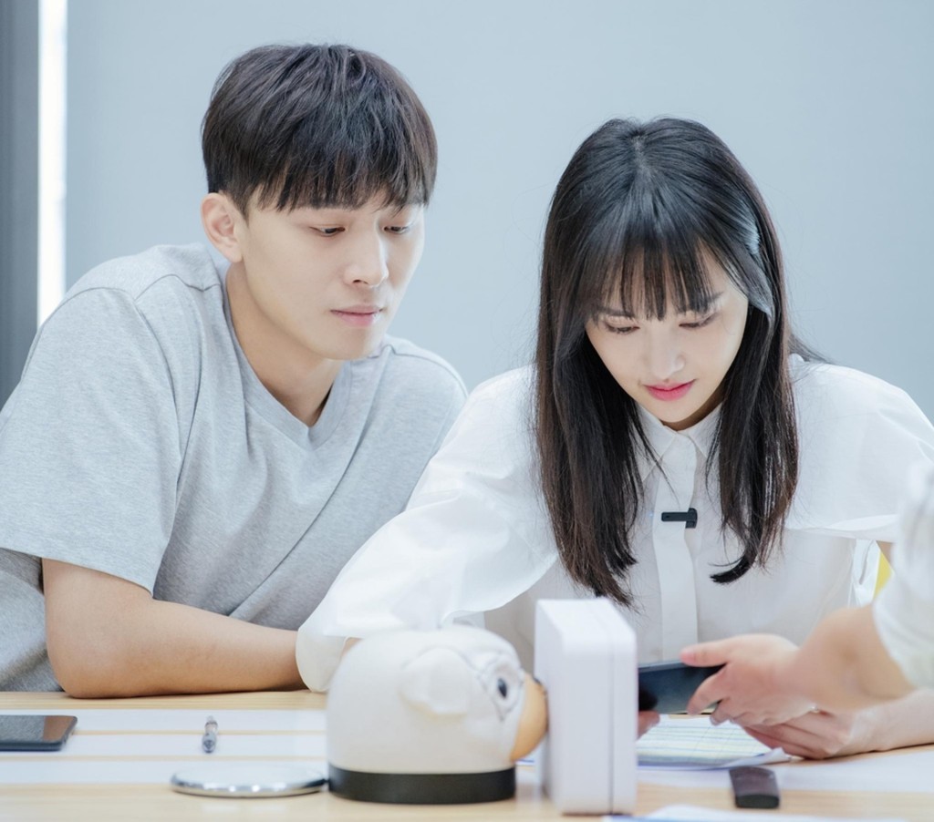 鄭爽早前更被爆在美國代孕棄養。