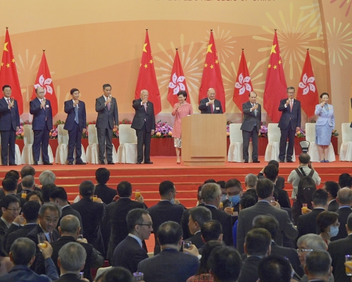 林鄭周五率高官出席升旗禮及酒會。 資料圖片