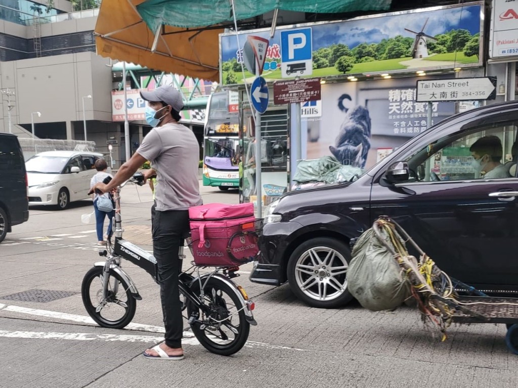 現時不論行人路、單車徑抑或行車路均有它們的蹤影，大多以外賣車手及市民代步為主。