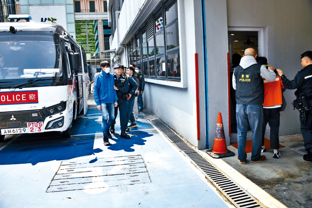 警方聯同入境處展開反黑工行動，一舉拘捕16名男女。
