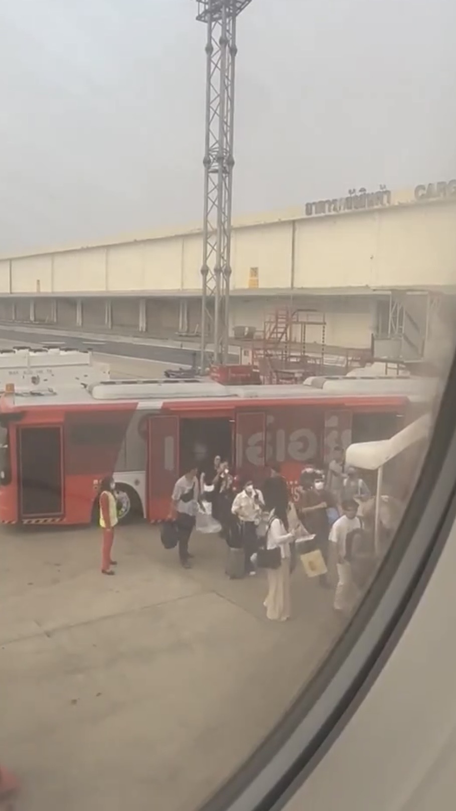 機上工作人員竟沒發現已辦理登機乘客失蹤無上機。 fb / Nat Nattyy 機上工作人員竟沒發現已辦理登機乘客失蹤無上機。 fb / Nat Nattyy