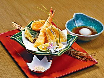 ●天婦羅五款，天婦羅勝在炸得薄脆輕身，選用時令海鮮和蔬菜，能滿足嘴饞一族。