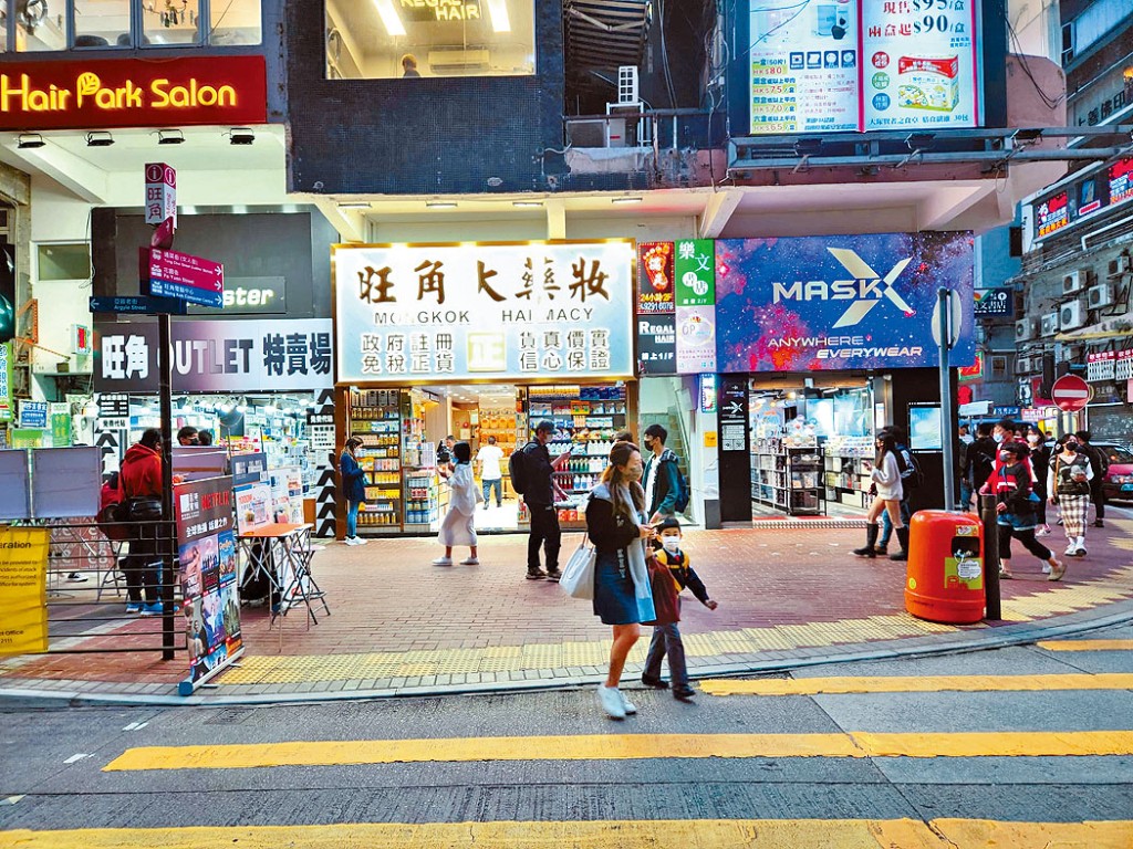 西洋菜南街64號鋪,由藥妝店以每月20萬承租。