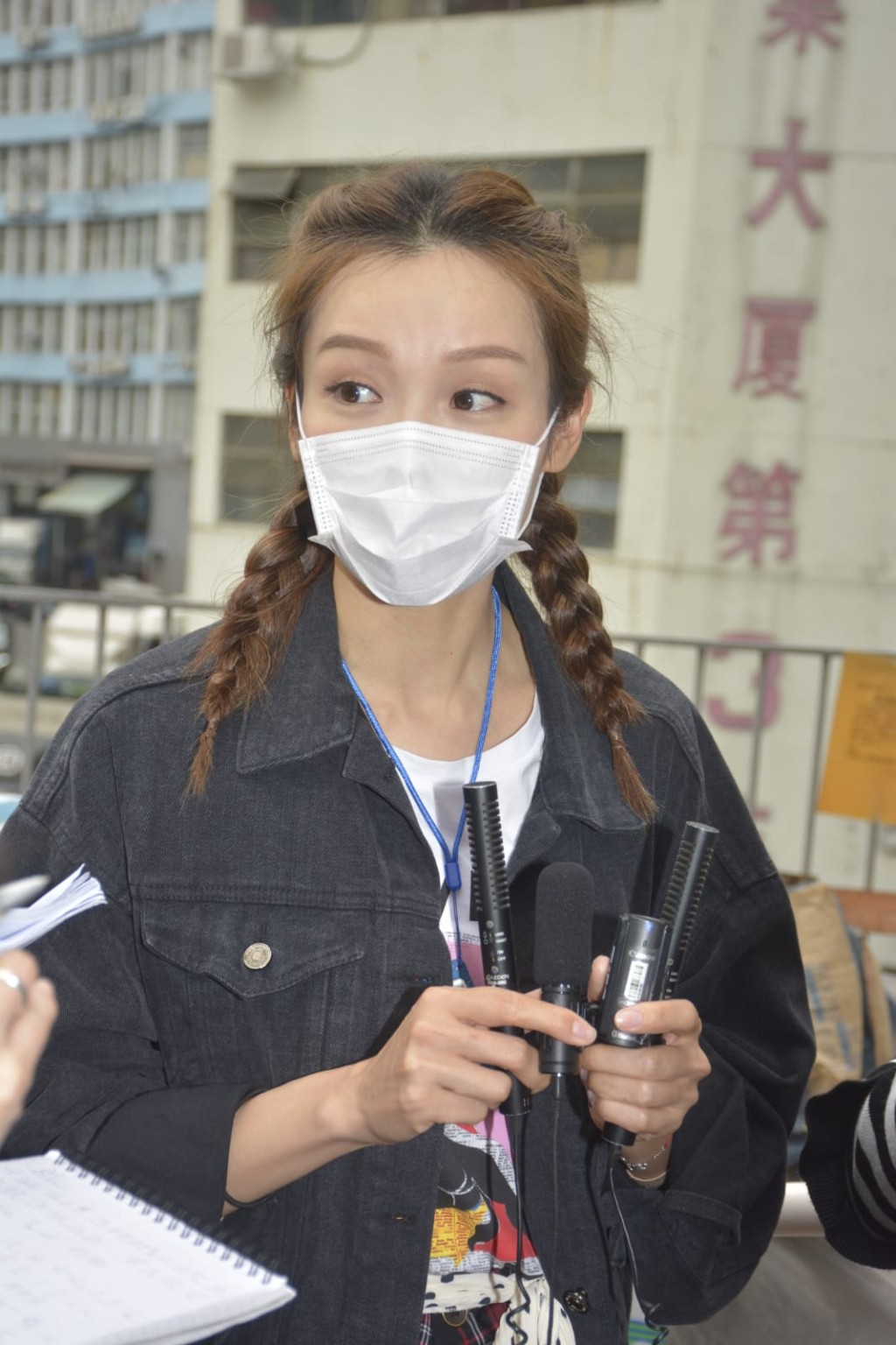 李佳芯行山見到通山口罩覺得要正視。