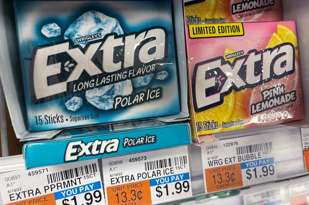 益达（Extra）无糖香口胶也含有阿斯巴甜（Aspartame）。 路透社