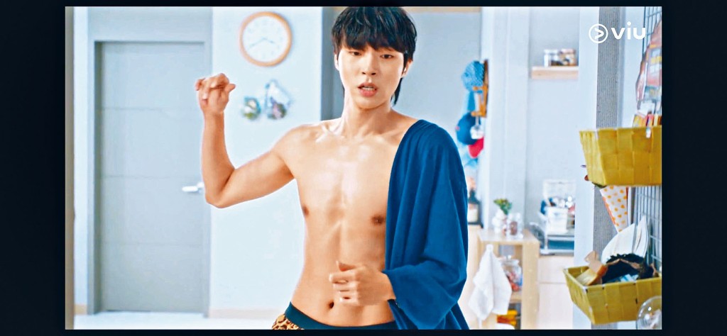 黃仁燁半裸唱跳畫面大受好評。