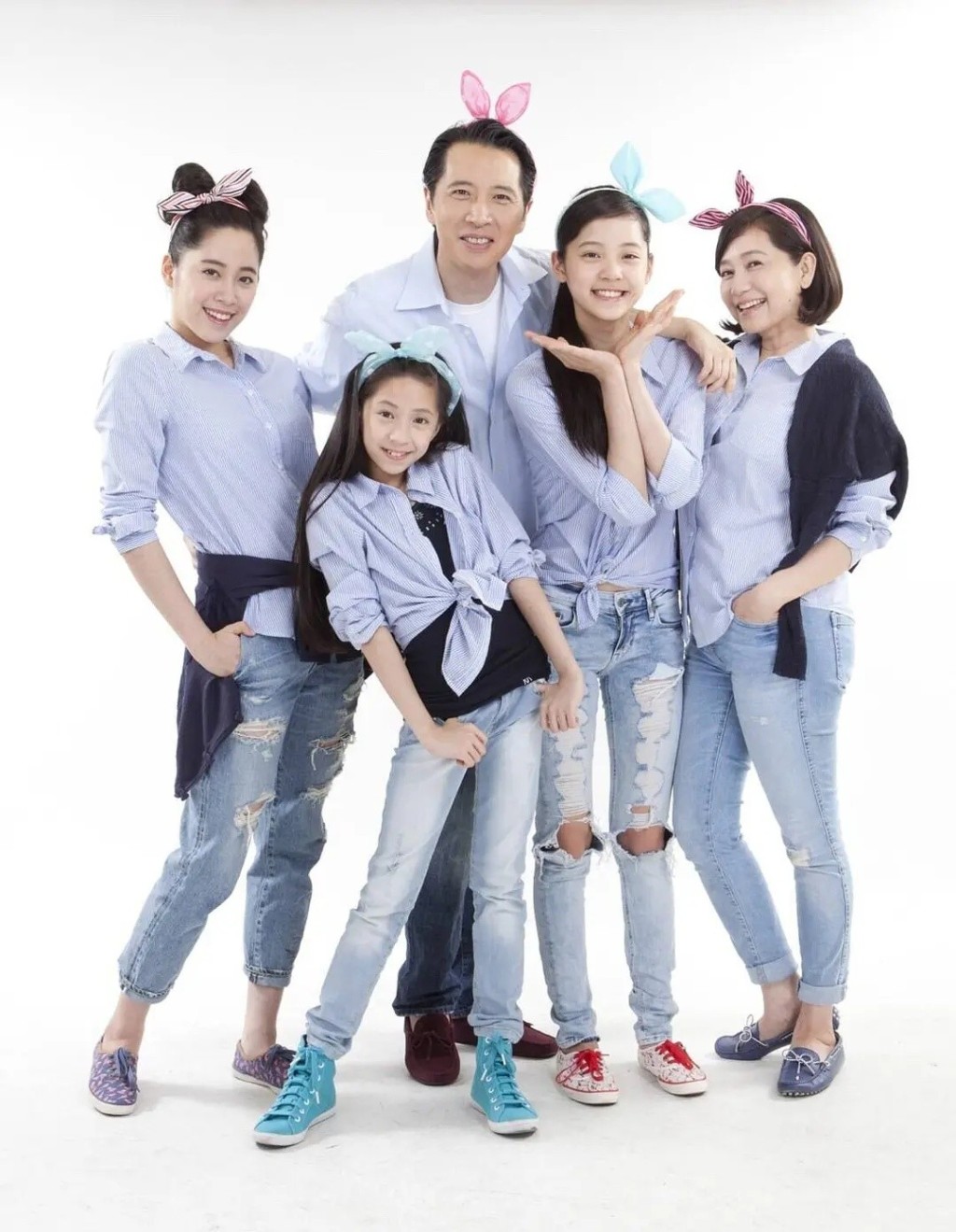 台灣資深藝人歐陽龍與傅娟育有三名女兒，分別是歐陽妮妮、娜娜、娣娣。