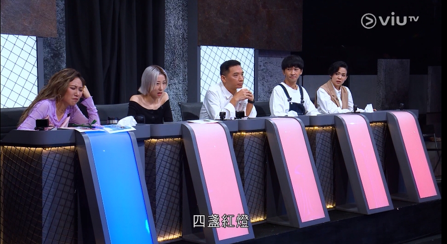 最終以4盞紅燈1盞藍燈,B4組勝出。