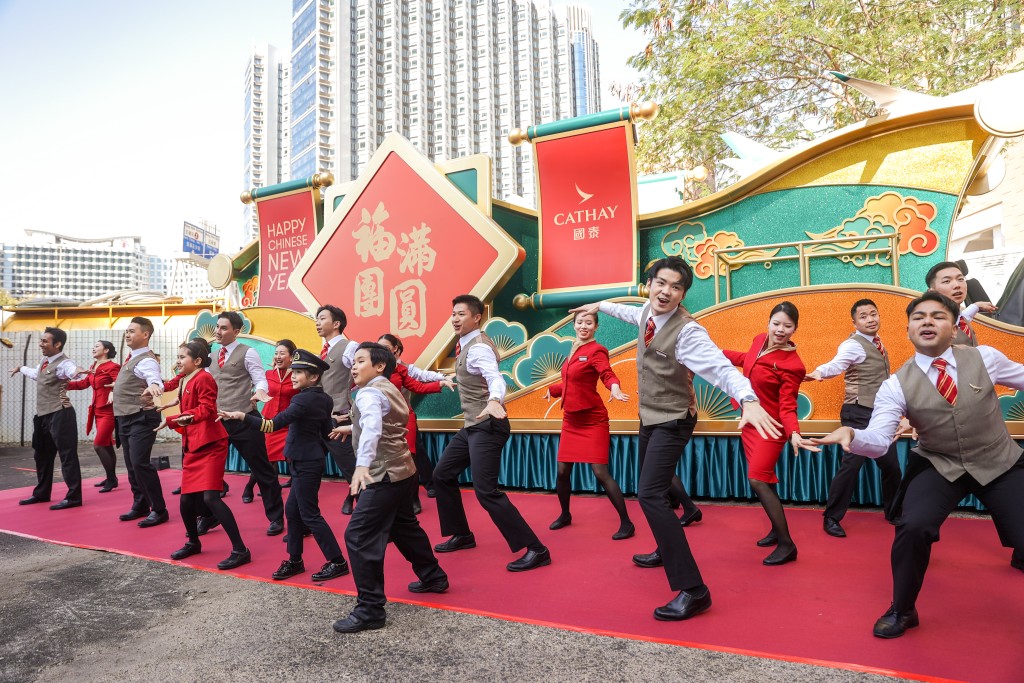 旅發局「國泰新春國際匯演之夜」花車預覽。圖為國泰主題花車。何家豪攝