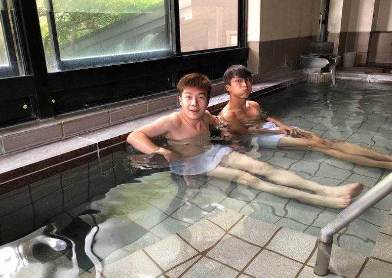 再跟周奕瑋合作主持《#好掛住日本》。