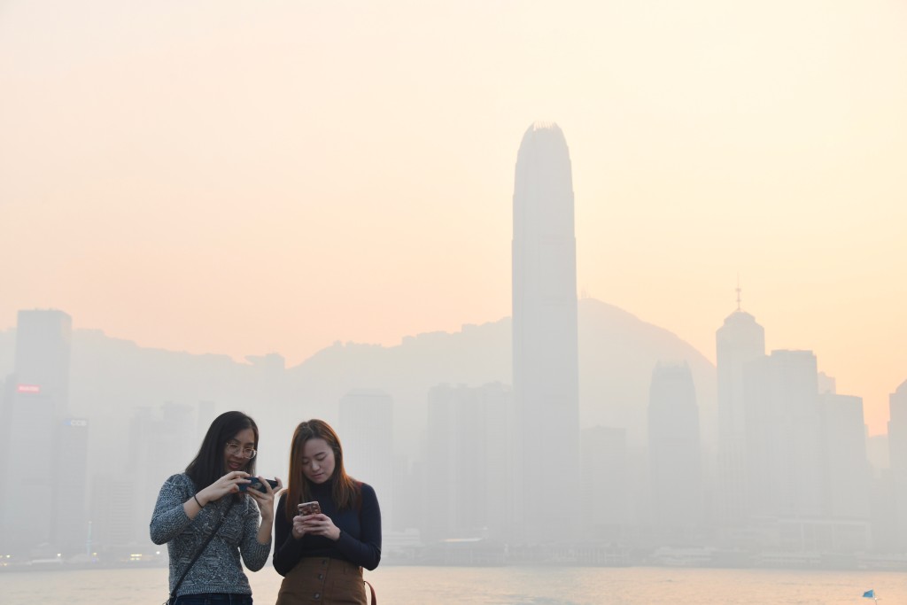 本港大氣及路邊主要空氣污染物平均濃度均低於2021年。資料圖片