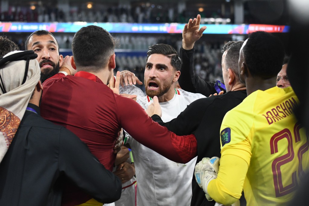 伊朗球员赛后一度和卡塔尔球员冲突。 吴家祺摄