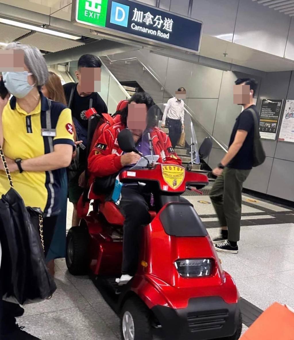 在本周一（28日）晚上約7時，有外籍人士竟乘坐一架偌大的「四輪電動車」闖入尖沙咀港鐵