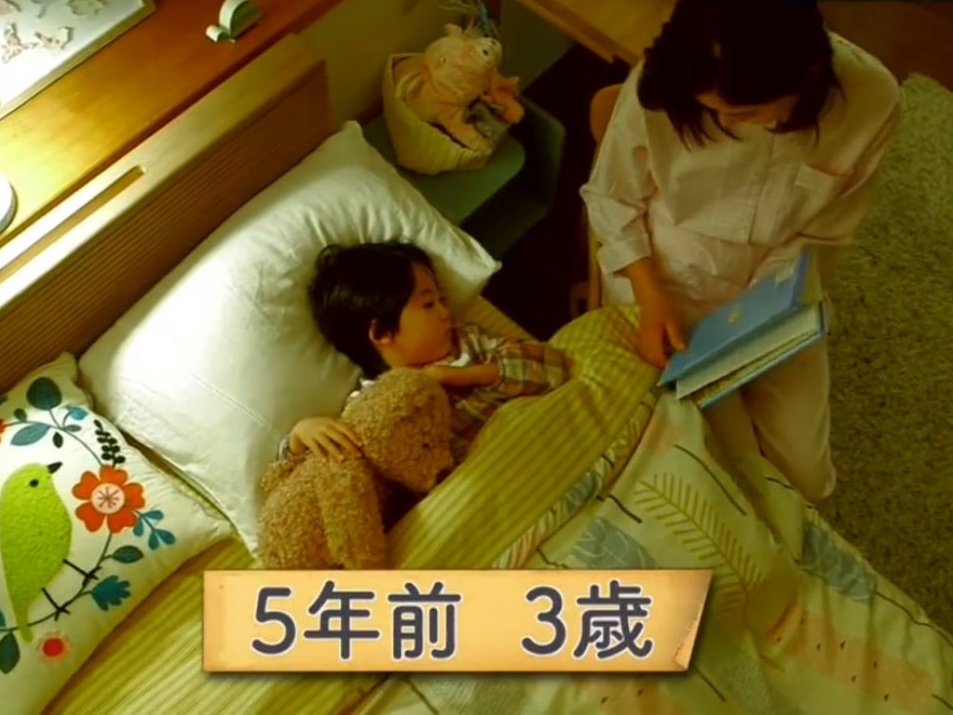 媽媽知惠憶述在5年前，她在光二床邊講睡前故事。《爆報！THE フライデー》截圖