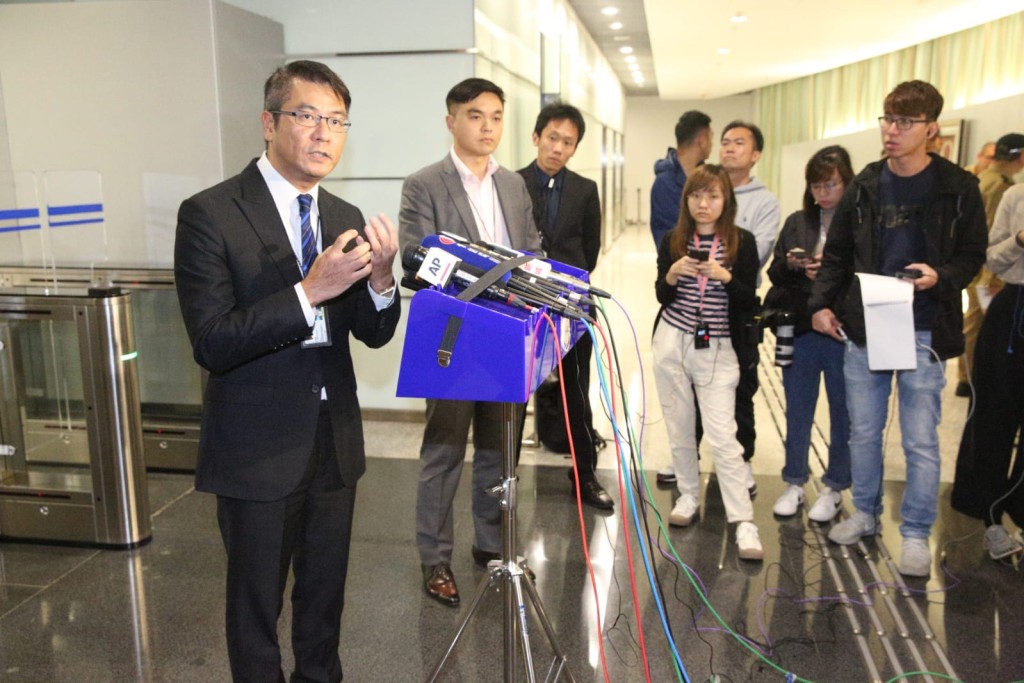 警方拘捕4人。
