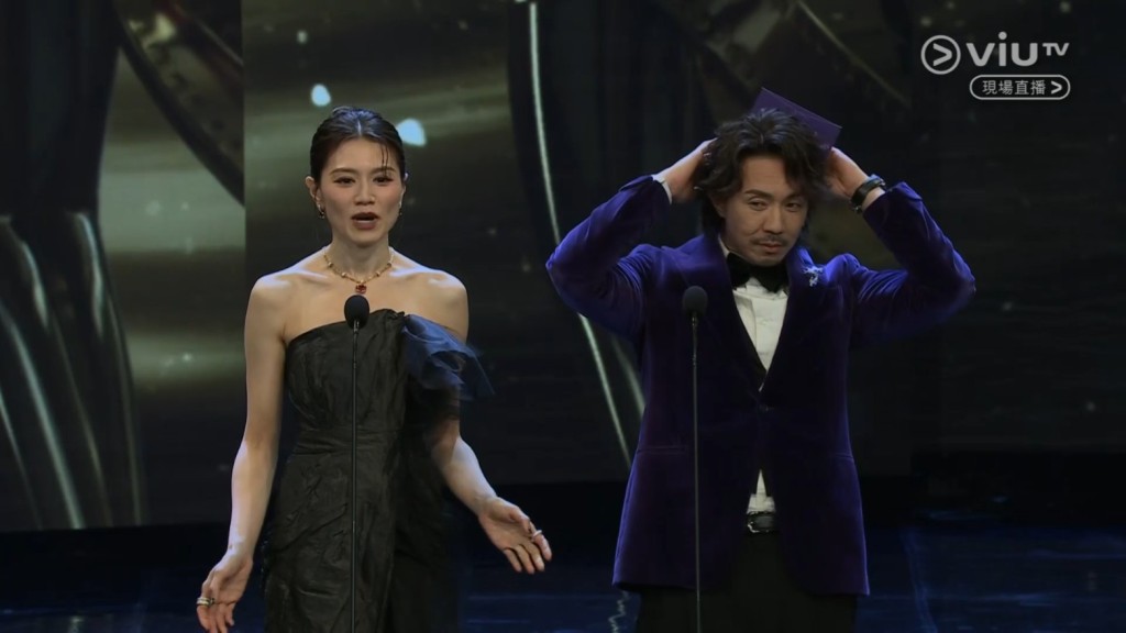 張繼聰與周秀娜頒發「最佳攝影獎」。