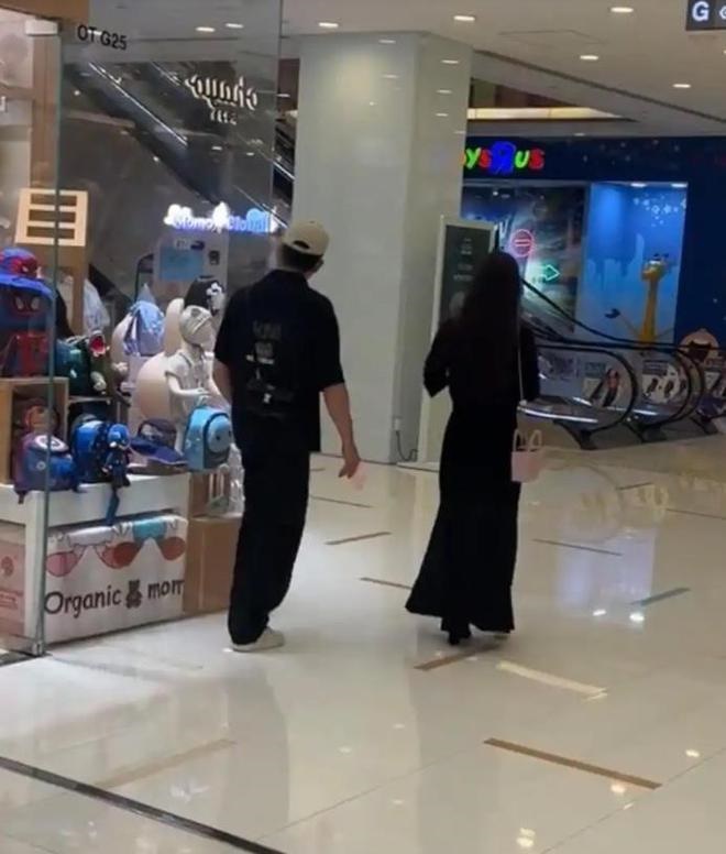 方媛的腰圍明顯增大。 方媛的腰圍明顯增大。