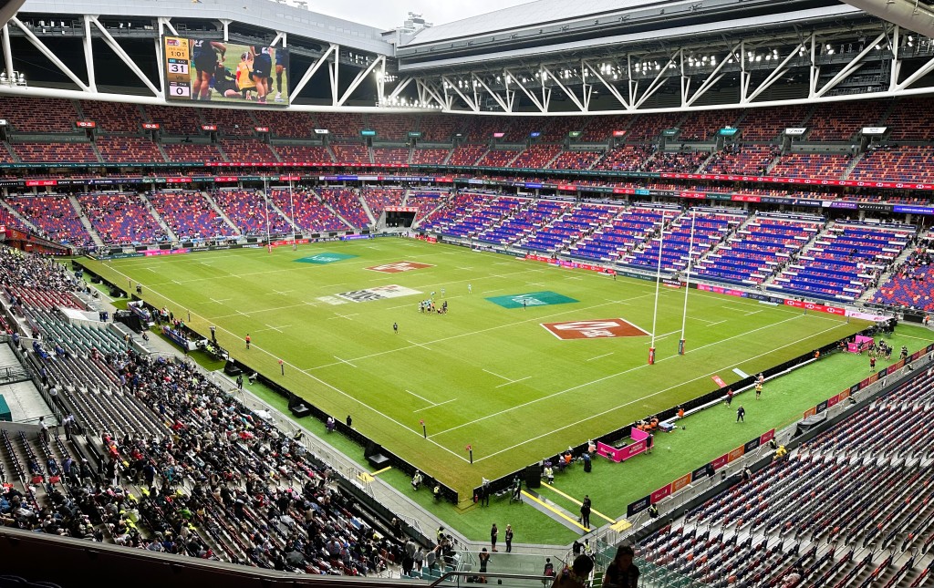 高效的球場供冷及座位獨立空調系統，可按需要局部調節空間溫度，為球員及觀眾提供專屬的舒適體驗。故德體育園