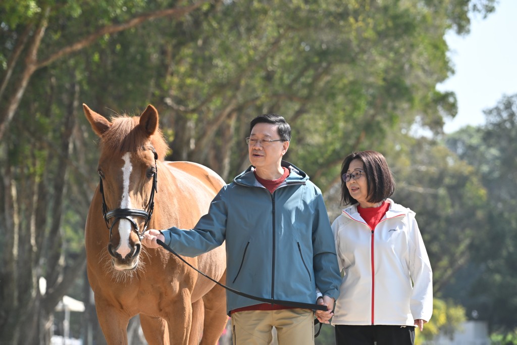 李家超指馬代表速度與耐力、勇往直前、一日千里。