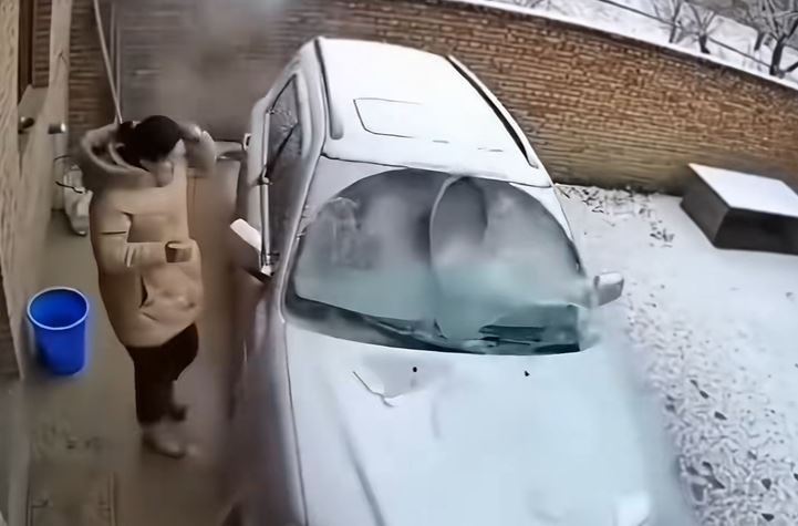 直接用熱開水為玻璃除冰，會造成爆裂危險。抖音