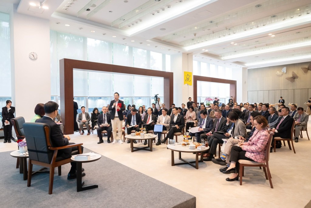 对谈交流会在宴会厅举行。李慧琼FB