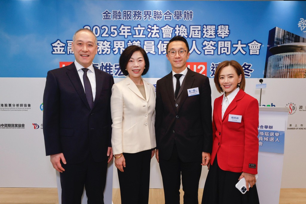 李惟宏（左一）及連少冬（左二）。