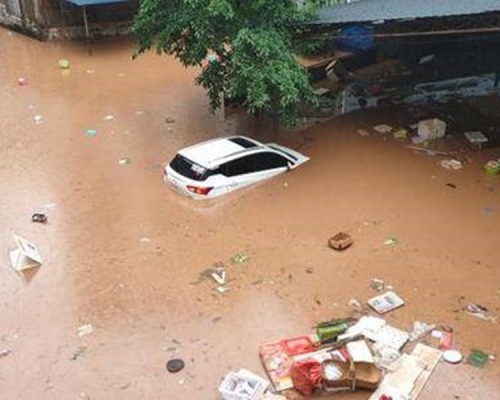 暴雨導致多地水浸山泥傾瀉受災嚴重。網圖