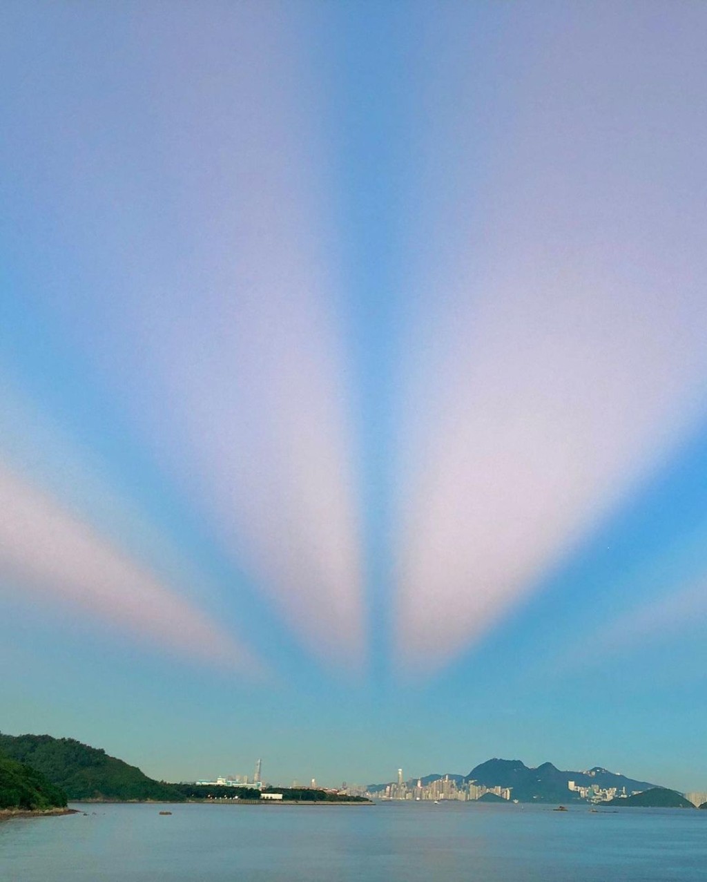 Alex影低靚靚天空分享畀大家。