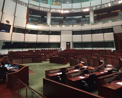 立法會否決「確保行政長官選舉公正進行」無約束力議案。