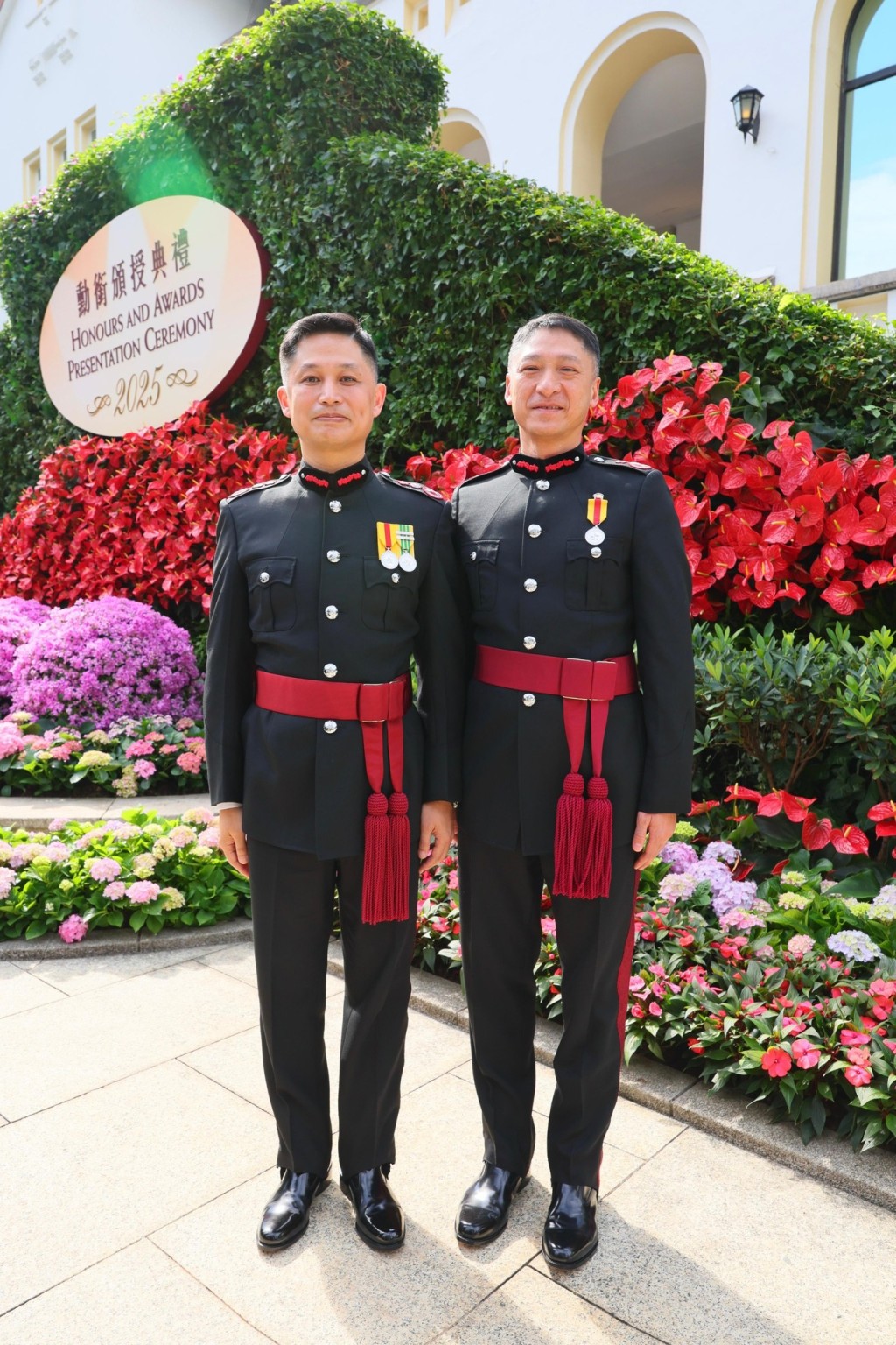 消防處人員獲頒發多個獎項,包括多位參與緬甸救援行動而獲頒發行政長官公共服務獎狀的香港特別行政區救援隊成員。消防處fb圖片 消防處人員獲頒發多個獎項,包括多位參與緬甸救援行動而獲頒發行政長官公共服務獎狀的香港特別行政區救援隊成員。消防處fb圖片