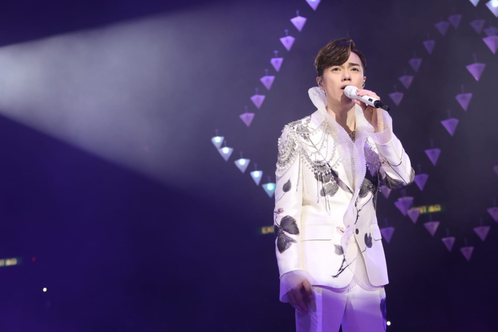 軒仔三度Encore下以《餘震》為演唱會作結。