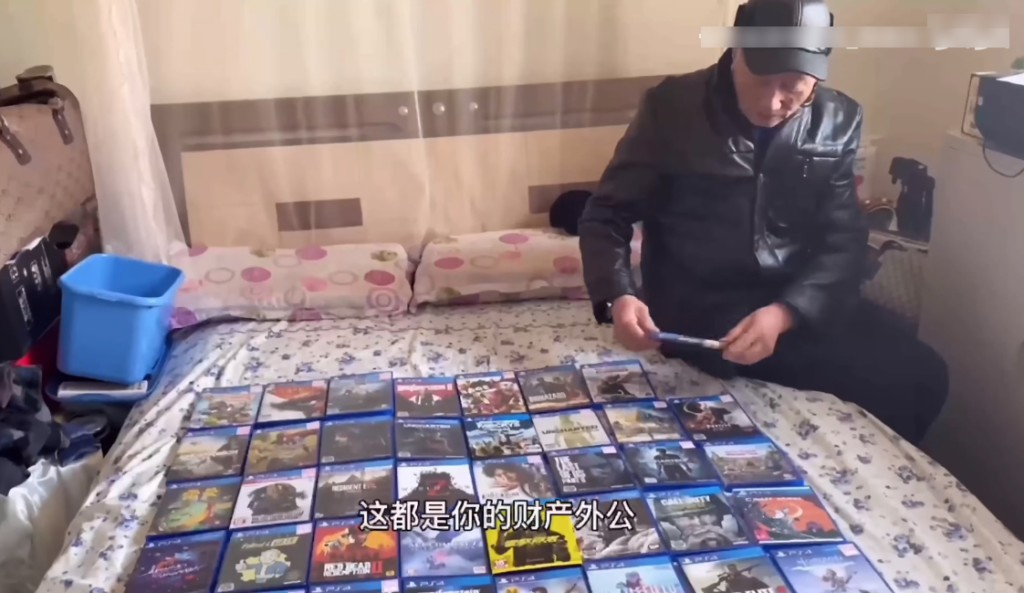  楊炳林退休後迷上打機，家中有逾500款遊戲。微博