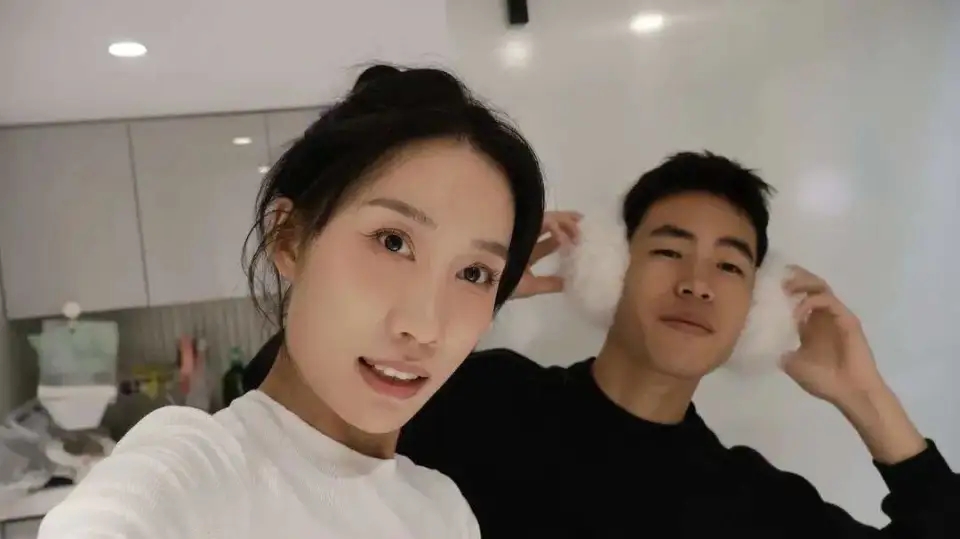 袁先生和妻子周女士。