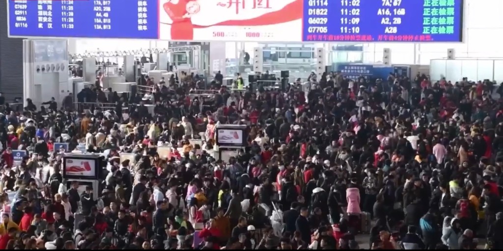 广州南站今年春运每日客流量达到60万人次。网上图片