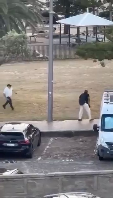 有網民拍下英雄民眾奪槍經過。X@Àdnanô 有網民拍下英雄民眾奪槍經過。X@Àdnanô