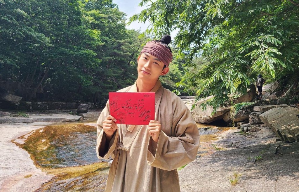 經常Post出劇本的照片。