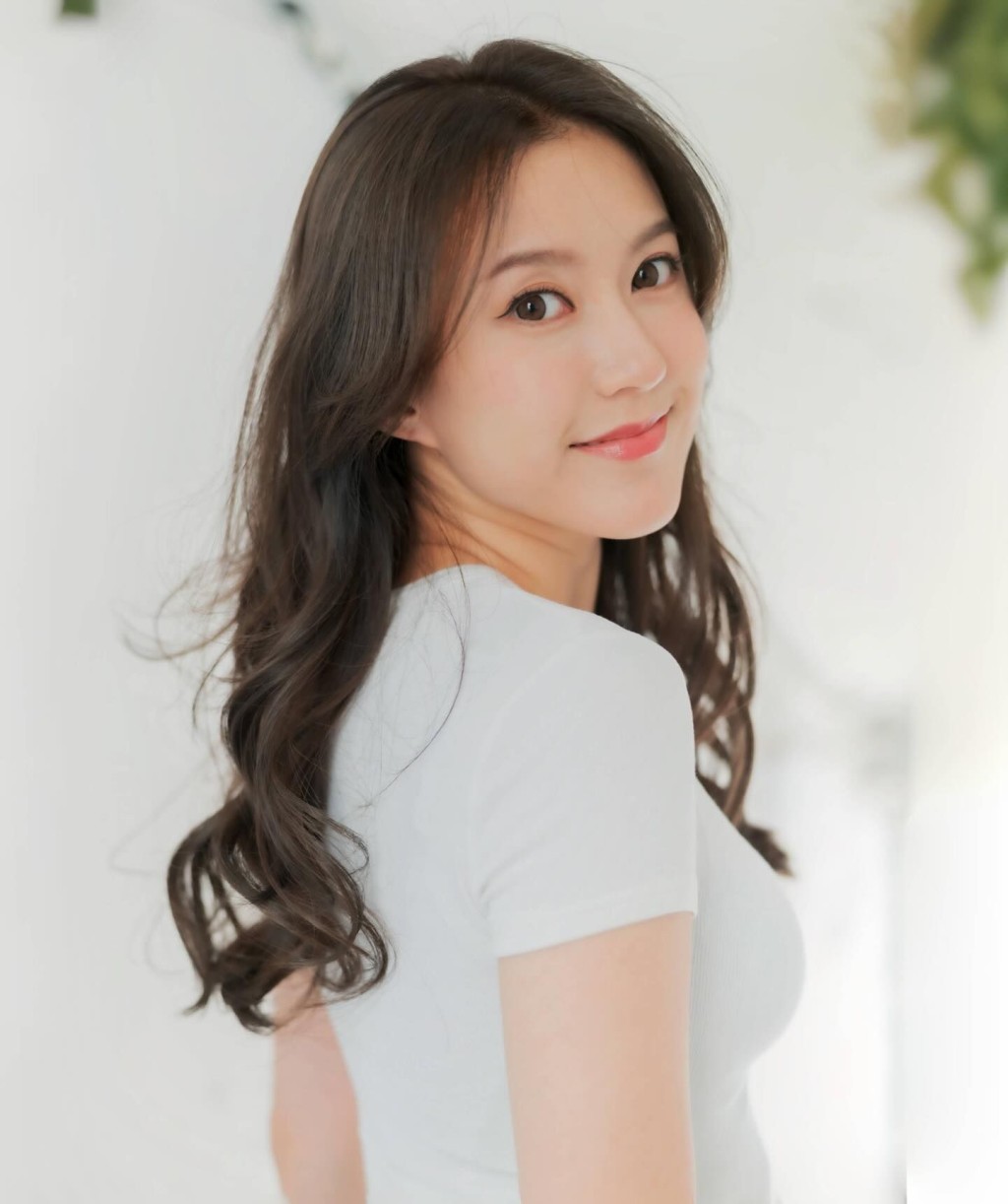 羅雪妍入行前任職平面模特兒。