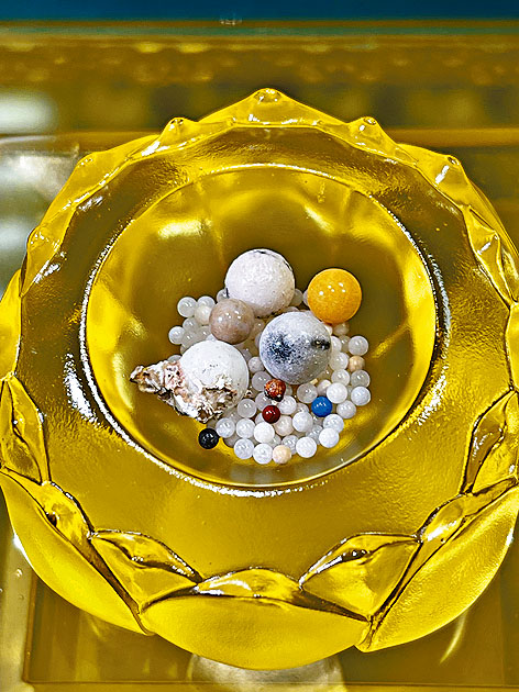 星雲大師遺骨燒出不少舍利子。