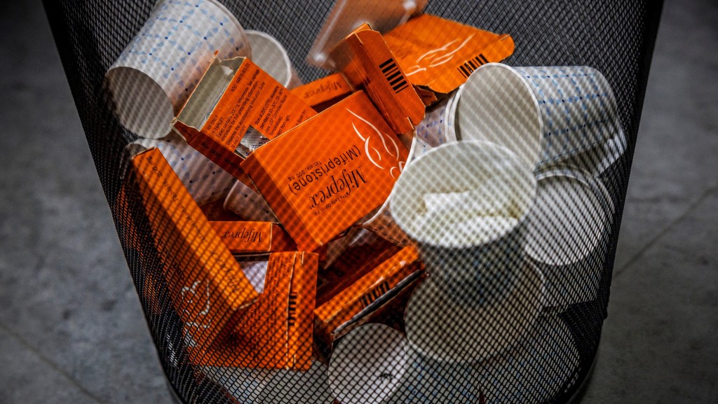 新墨西哥州一家婦女診所的美服培酮（mifepristone）廢棄藥盒。 路透社