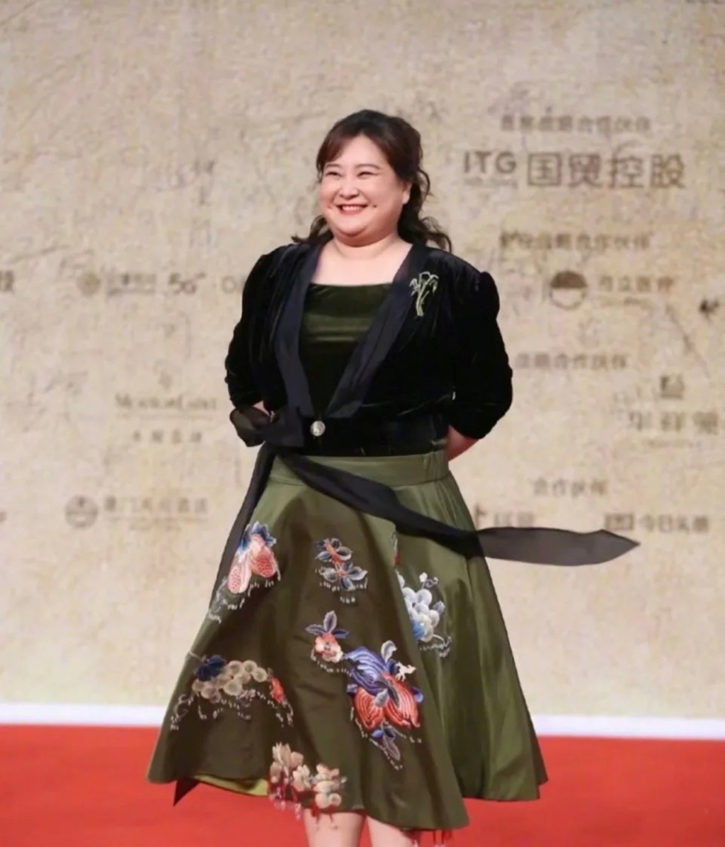 2021年賈玲出席第34屆中國電影金雞獎的照片。 中新社