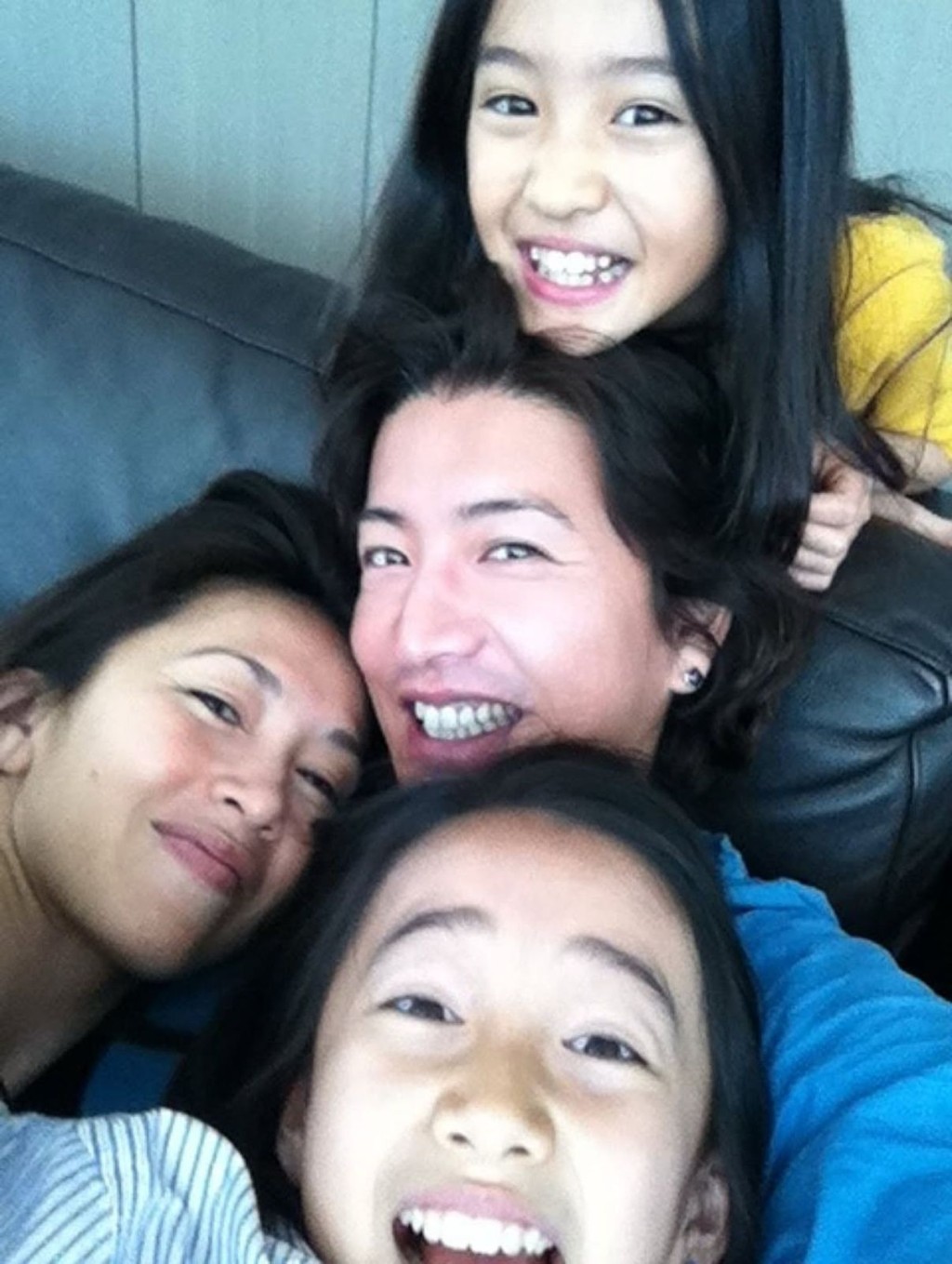 光希分享多張兒時與木村的照片。