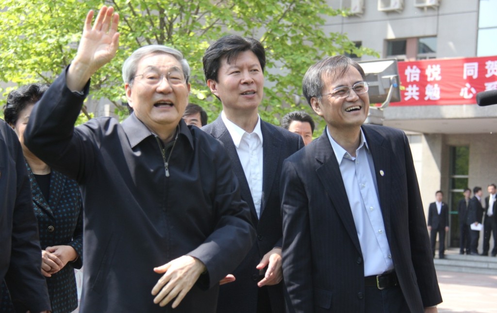 朱鎔基講話字字珠磯、言顯風骨。新華社 朱鎔基講話字字珠磯、言顯風骨。新華社